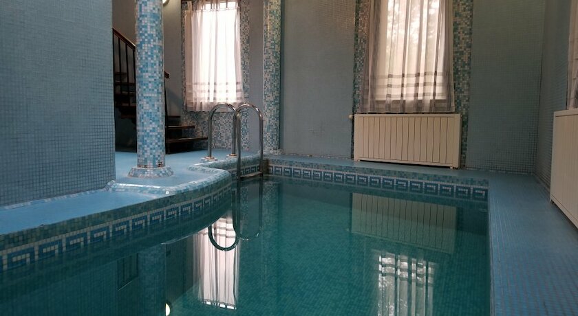 Отель Четыре Короны