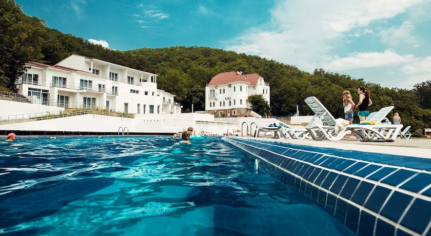 Комплекс Усадьба Круговое Озеро