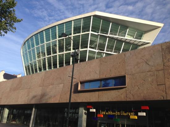 Центр культуры Les Champs Libres