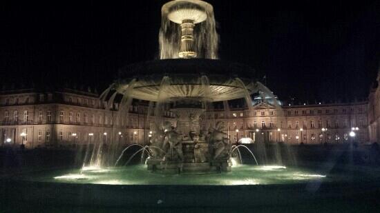 Дворцовая площадь (Замковая площадь)