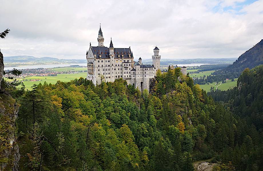 Нойшванштайн — самый красивый замок Баварии с грустной историей Нойшванштайн — самый красивый замок Баварии с грустной историей