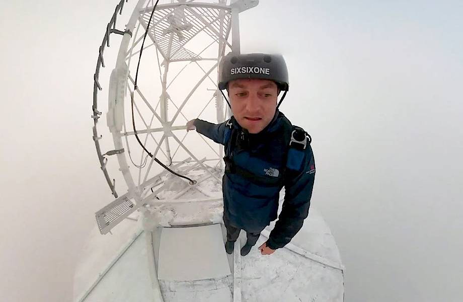 Видео: Бейсджампер спрыгнул в непроглядный туман со 150-метровой радиовышки Видео: Бейсджампер спрыгнул в непроглядный туман со 150-метровой радиовышки