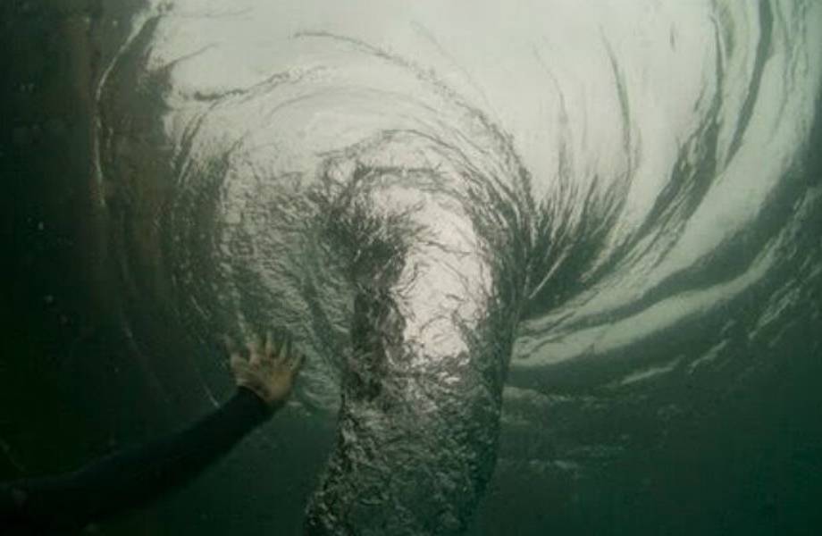 Видео: Как из-под воды выглядит воронка в океане Видео: Как из-под воды выглядит воронка в океане