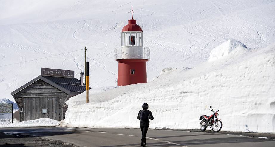 Фото дня: заснеженные горы Швейцарии