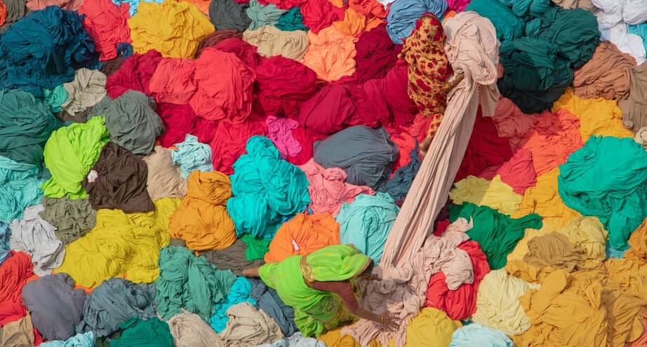 Фото дня: груды тканей в Бангладеш