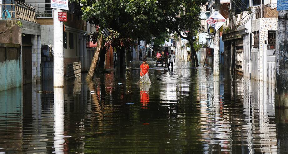 Фото дня: наводнения в Бангладеш