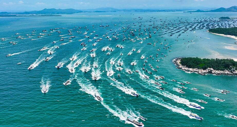 Фото дня: тысячи китайских рыбаков отправляются на работу