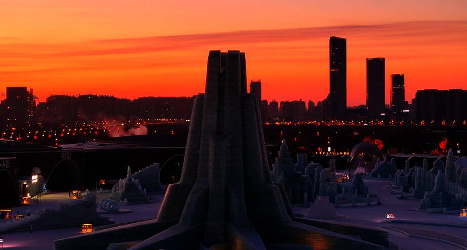 Фото дня: снежный фестиваль Харбина закончился раньше времени из-за теплой погоды