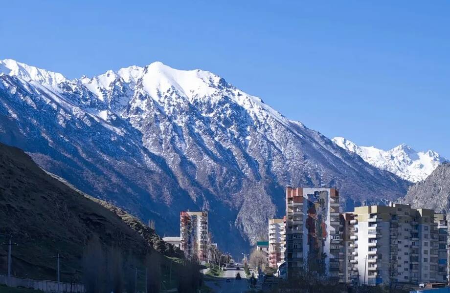 Путь к Эльбрусу: как выглядит дорога через Тырныауз Путь к Эльбрусу: как выглядит дорога через Тырныауз